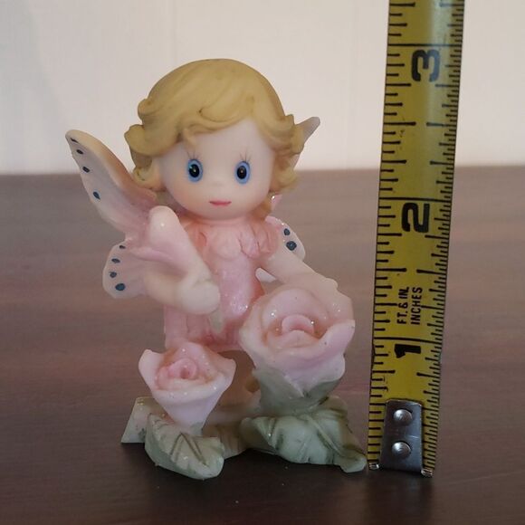 Adorable Vintage Wide Eyed Pixie Fairy with Roses Resin Figurine - Picture 7 of 8